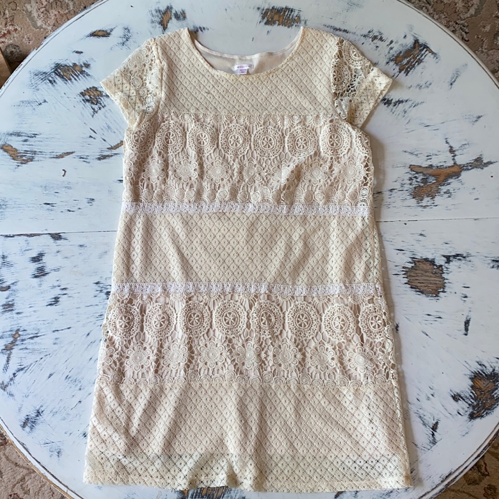 Beautiful Lace xhilaration off white dress. XL